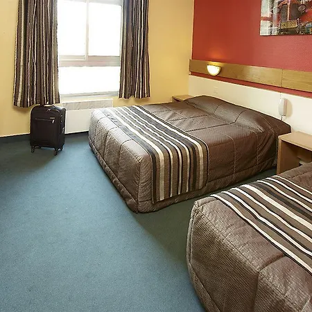 ホテル The Originals City, Continental,